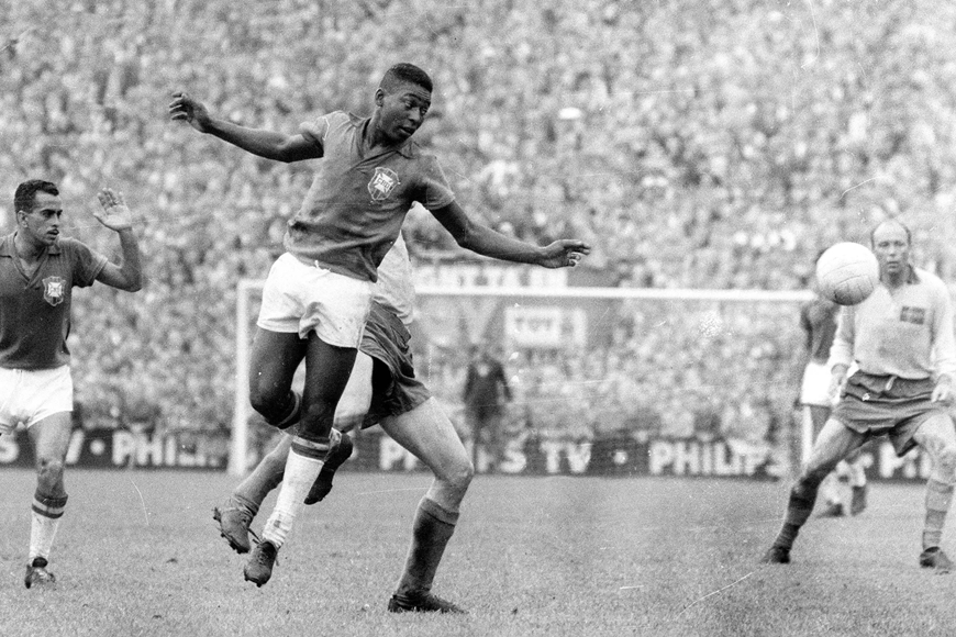 Tiểu sử cầu thủ Pelé - Hành trình từ cậu bé nghèo đến Vua bóng đá vĩ đại